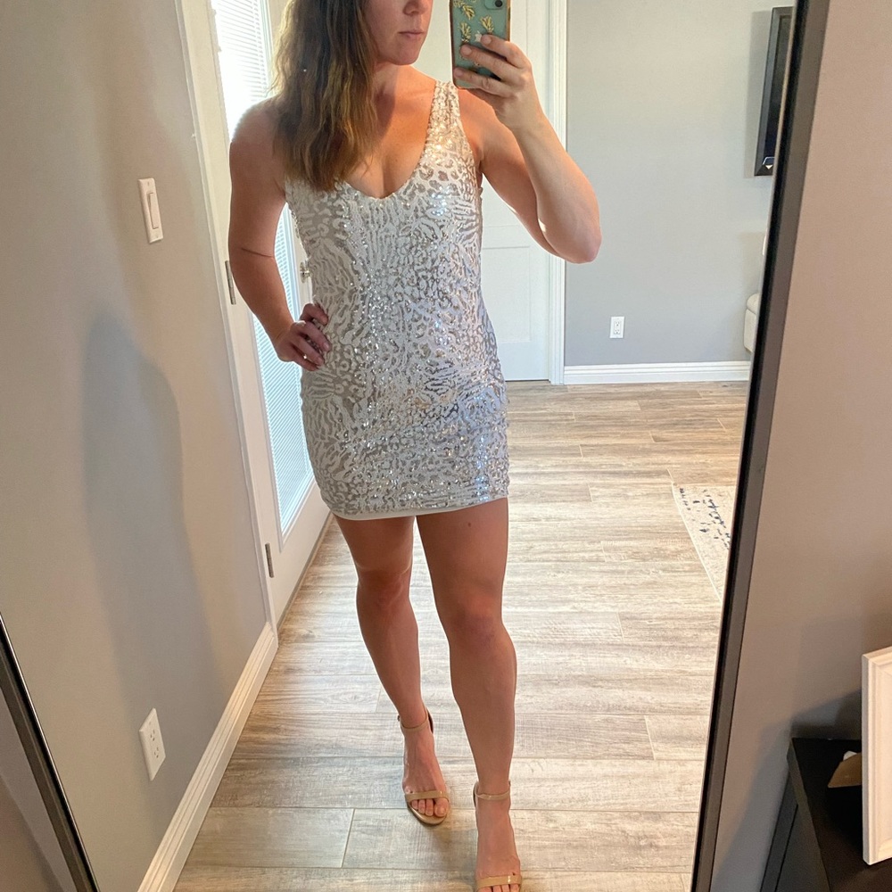 Forever21 short body con dress with sparkles!  Size small and in good condition!